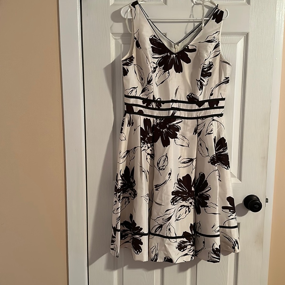 Beautiful dress for any evening occasion.